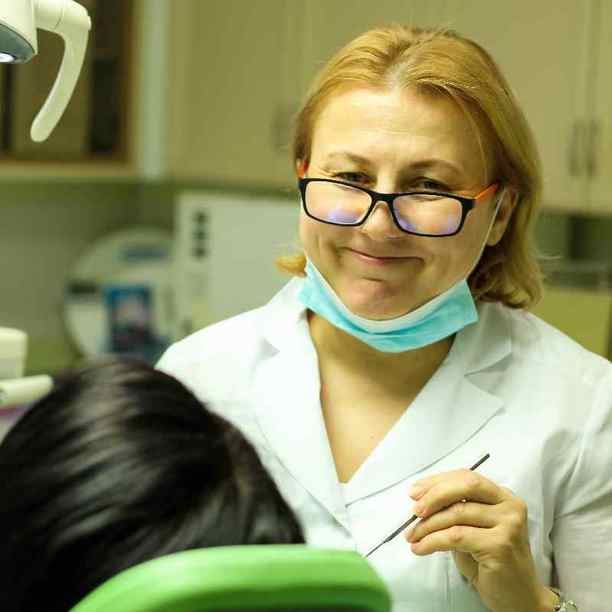 Врачи стоматологи омск. Стоматология 32 Серова врачи.